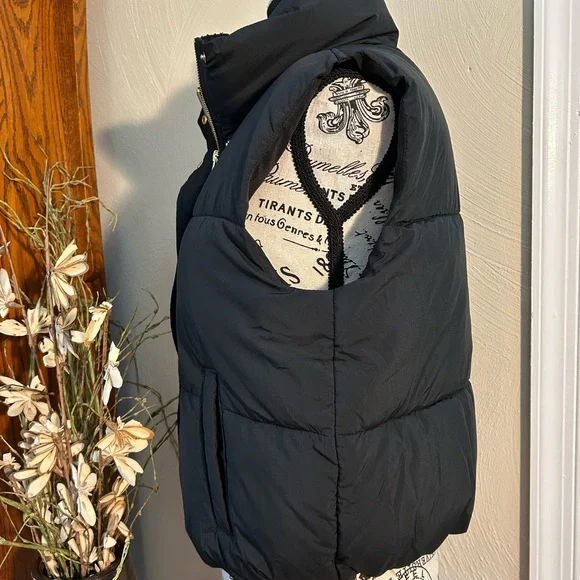 NWT🌷LOFT Black Puffer Vest - Picture 6 of 6